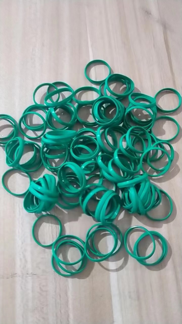 Mold Opening Process Rubber O Rings With 16-30 N/Mm Tear Strength Oil Resistance