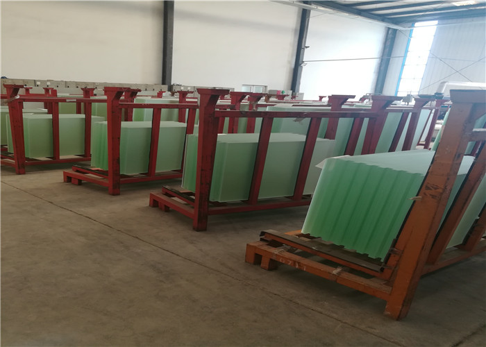 Solid Structure Low Iron Solar Glass 3.2MM / 4MM Thickness Light Transmittance 91.7%