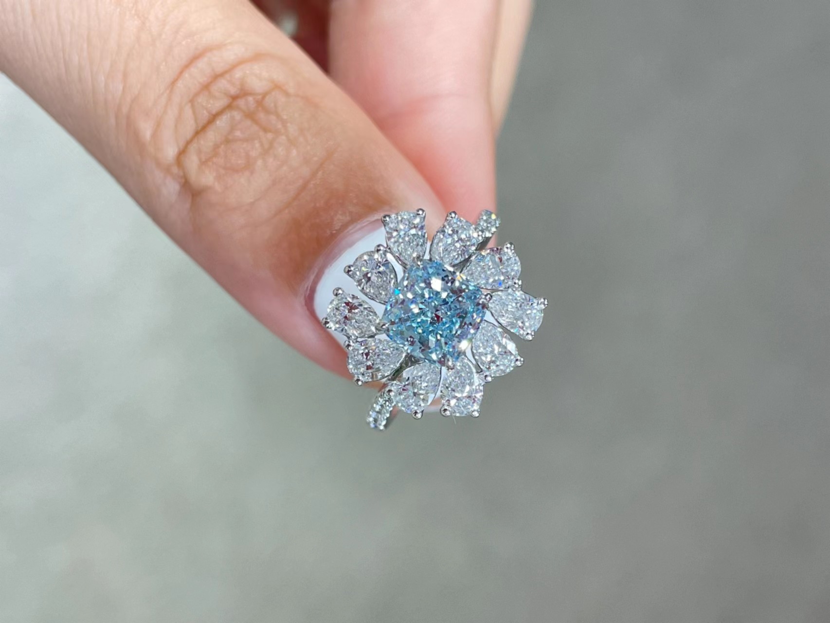 3.284ct Cushion Cut Sky Blue CVD Synthetic Diamond Rings Luxury 18K White Gold Set