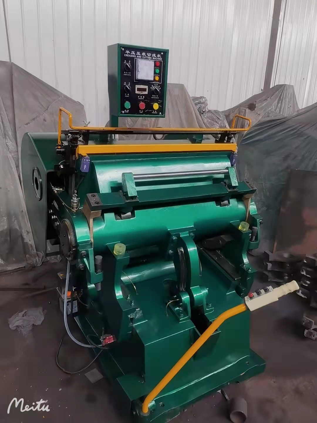 manual easy operating low cost high precision flat die cutting and creasing machine for paperboard