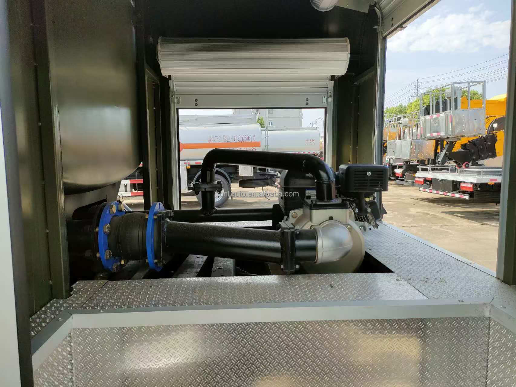 DongFeng 4.5CBM Garden Greening Water Tank Truck DFAC 4X4 Truck Water Sprayer