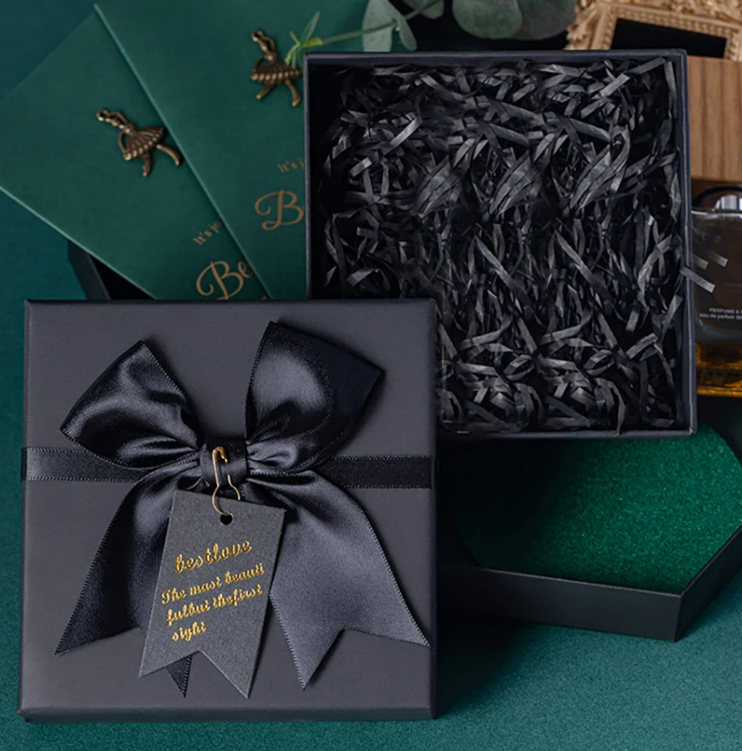 Custom Gift Packaging Box With Golden Logo for T Shirt Clothing and Scarf