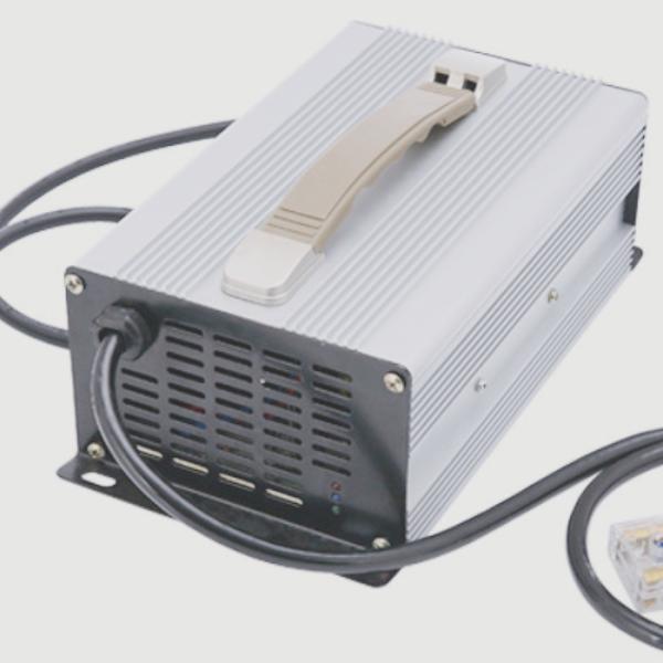 Ultraportable Reusable Car Battery Chargers , Aluminum Alloy Truck Battery