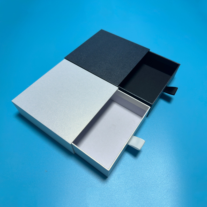 Eco-Friendly Custom Embossed Mailer Boxes for Gift Sets Made from Recycled Materials