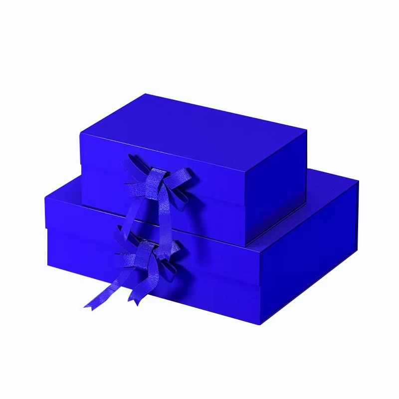 Luxury Magnetic Packaging Box Book Shaped Paper Clamshell Gift Box Custom Print