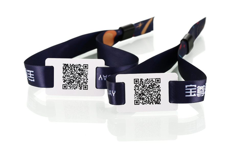 Social Distancing NFC RFID Access Control Wristbands Heat Resistant With Silk Logo Printing
