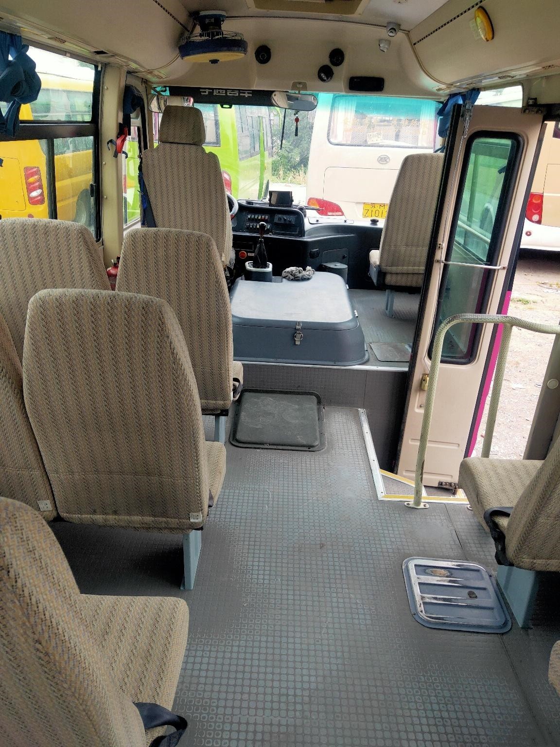 Second Hand Mini Used Yutong Bus ZK6609D2 19 Seats Front Engine Air Conditioner