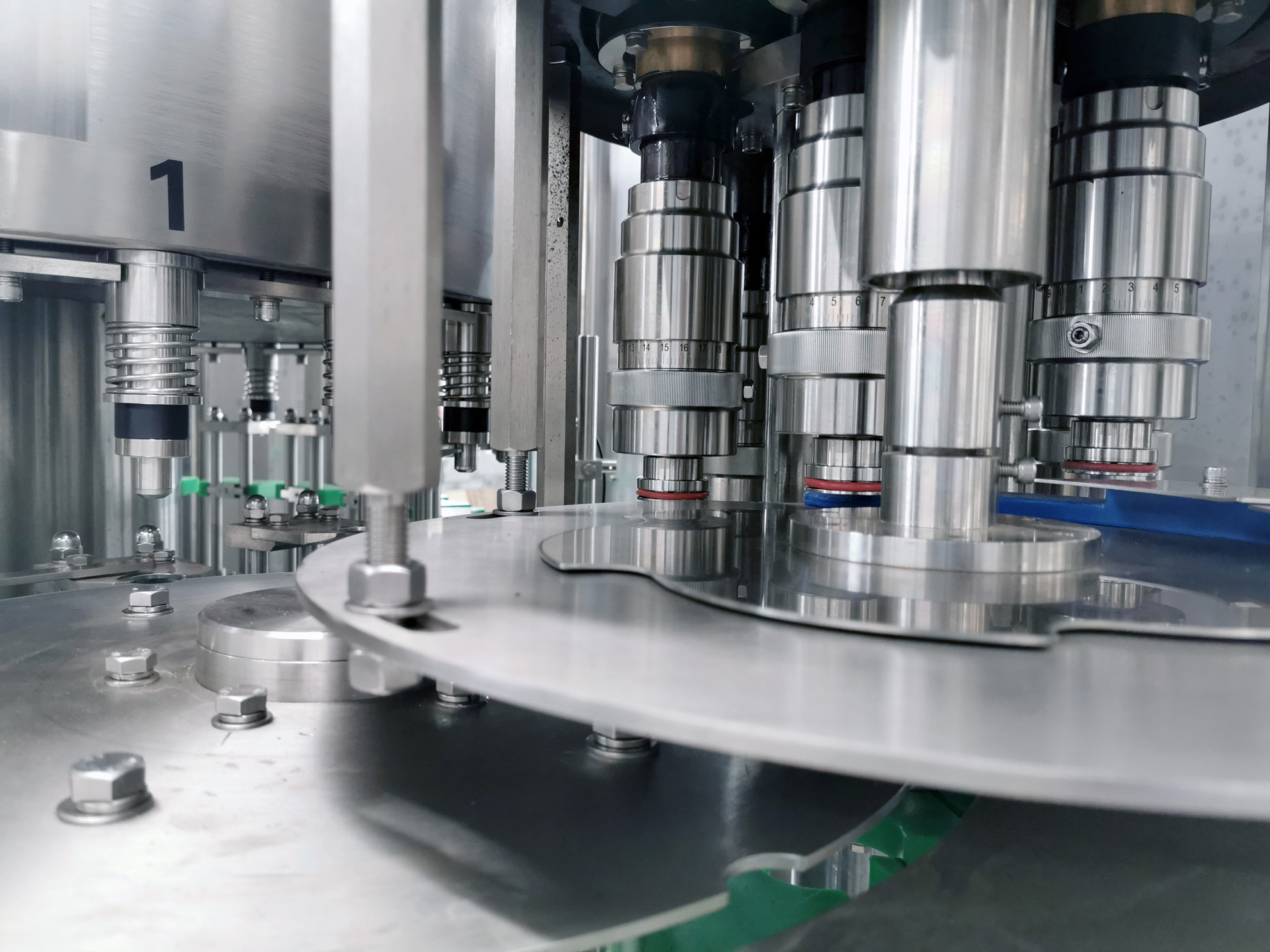 CE Stainless Steel Plastic Liquid Filling Machine , Bottle Filling Line Equipment