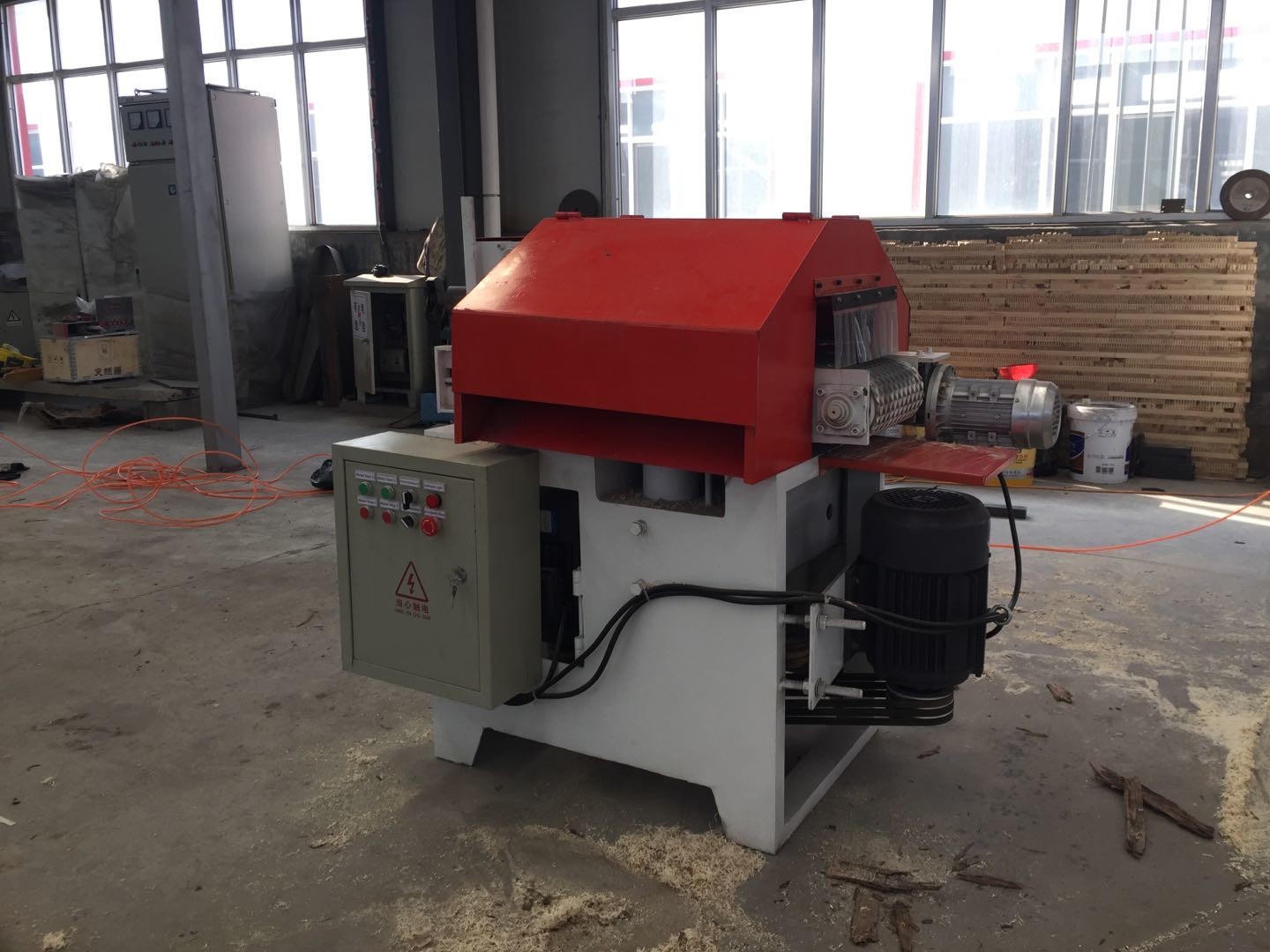 Vertical Band Saw Lumber Mill Industrial Sawmill Equipment 350mm Dia