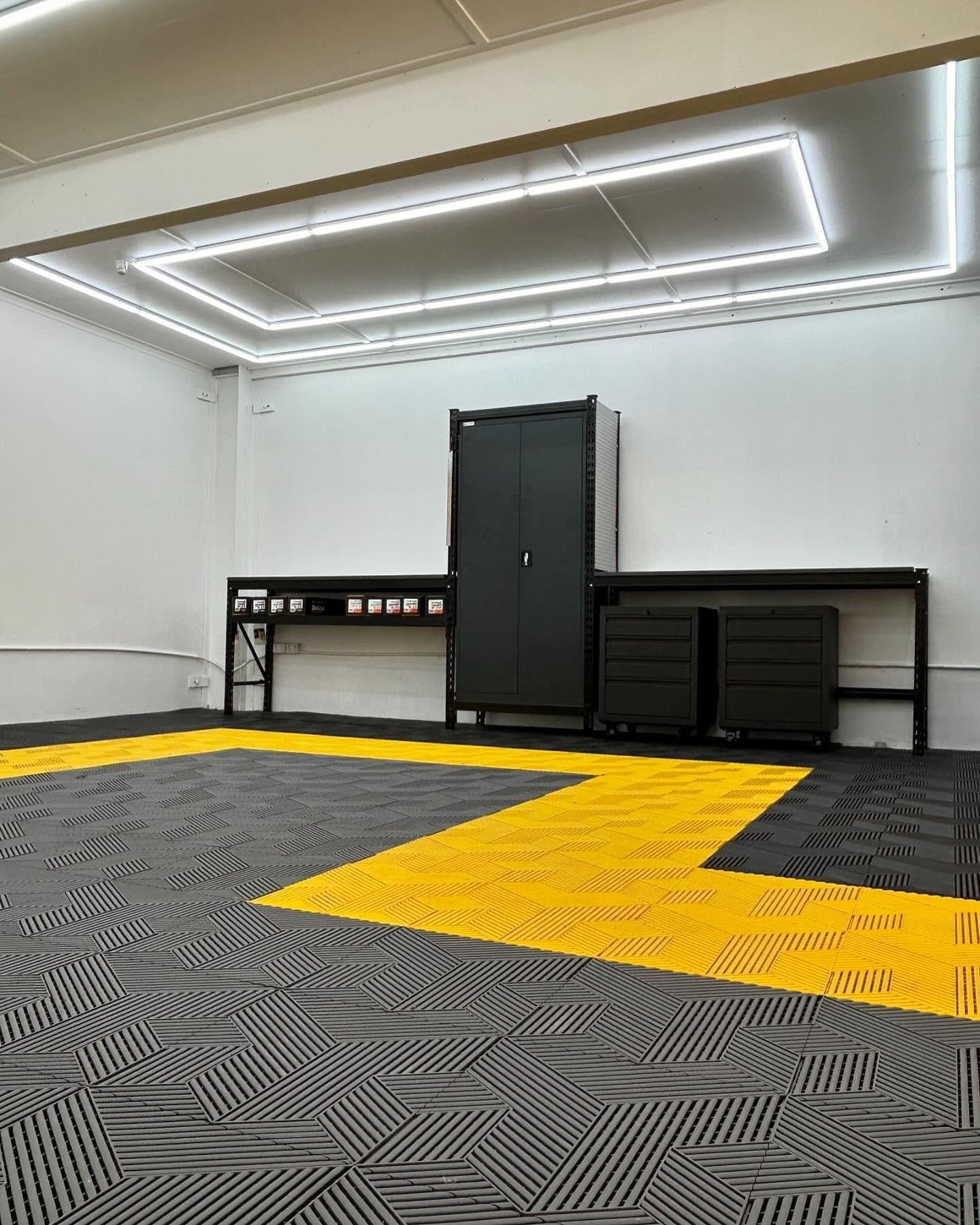 Modern Interlocking Garage Flooring Red Plastic Mats For Garage Floor
