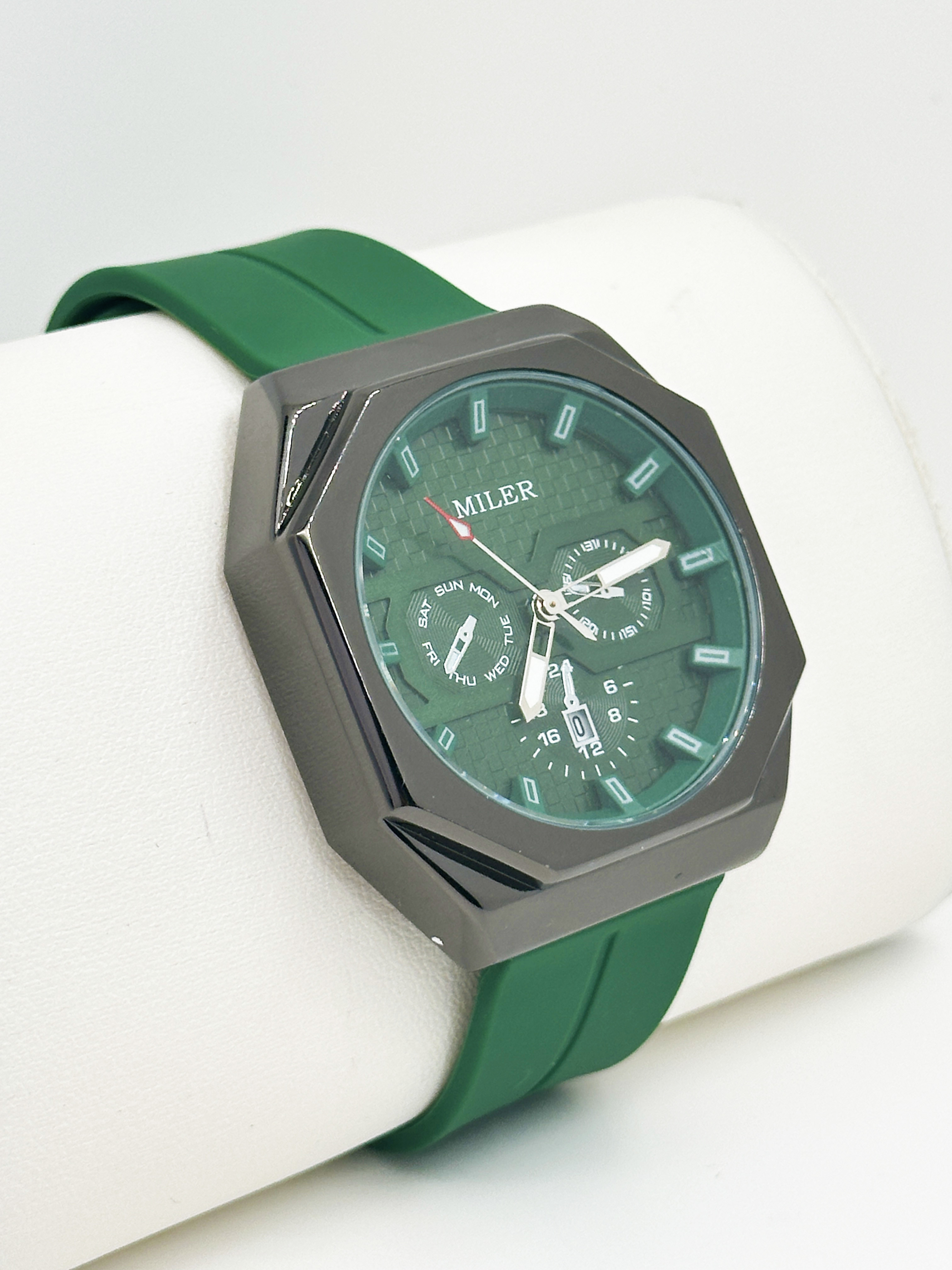 Men's Luxury Watch Waterproof Luminous Automatic Moon Date Silicone Leisure Quartz Men's Watch