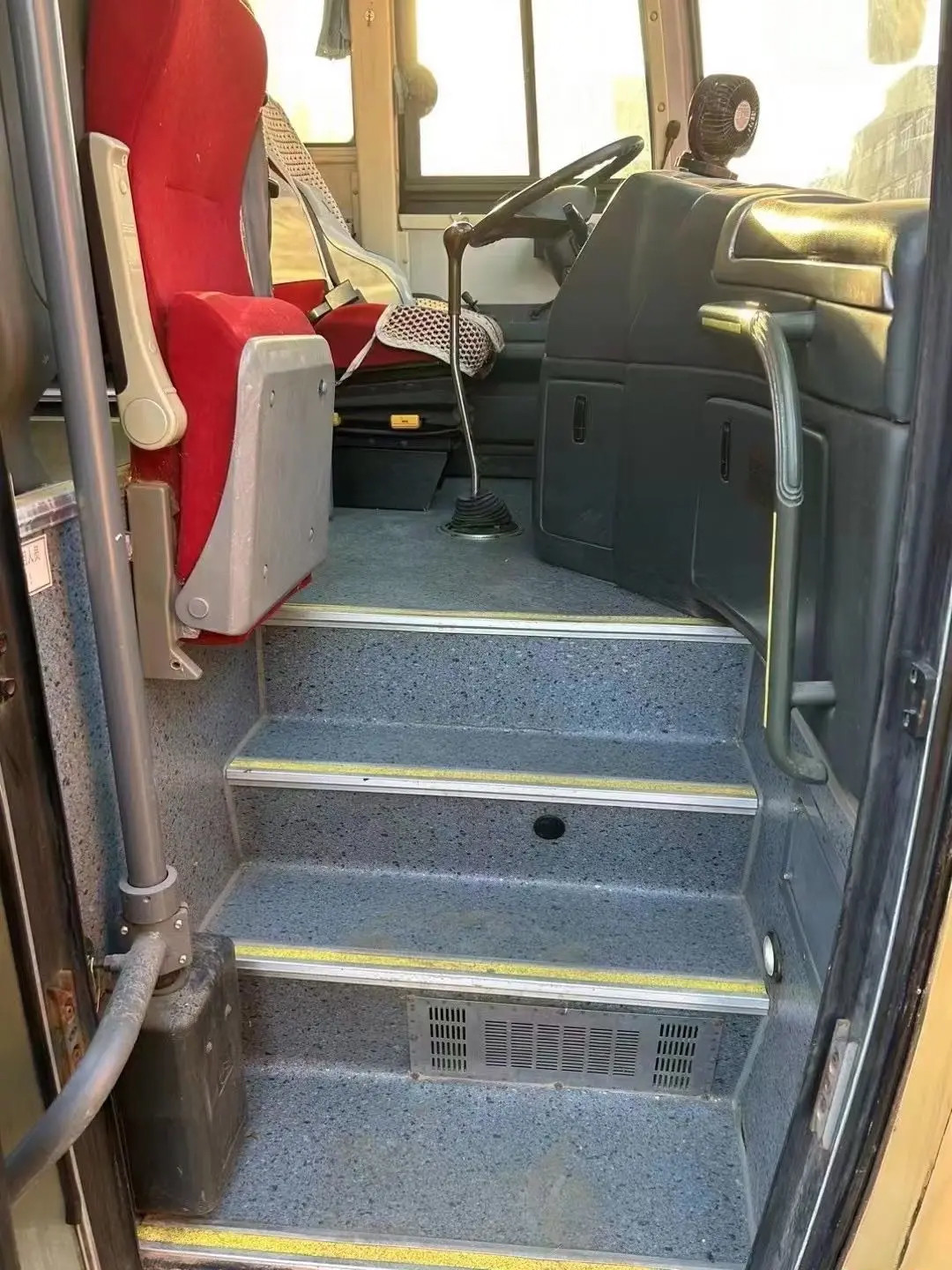 41 Seats Good Air Conditioning, Rear Diesel Engine, Luxury And Comfort Used Passenger Bus