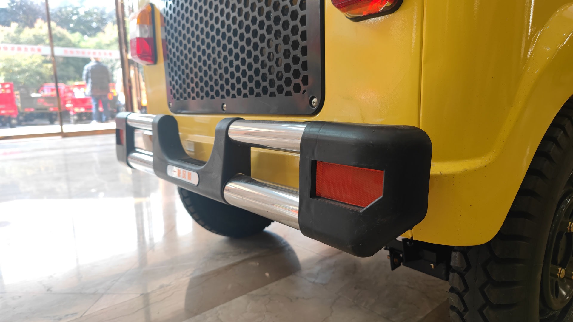 Three Wheeler Auto Rickshaw for 6 Passengers Grade Ability ≥25° and Tire Size 4.5-12