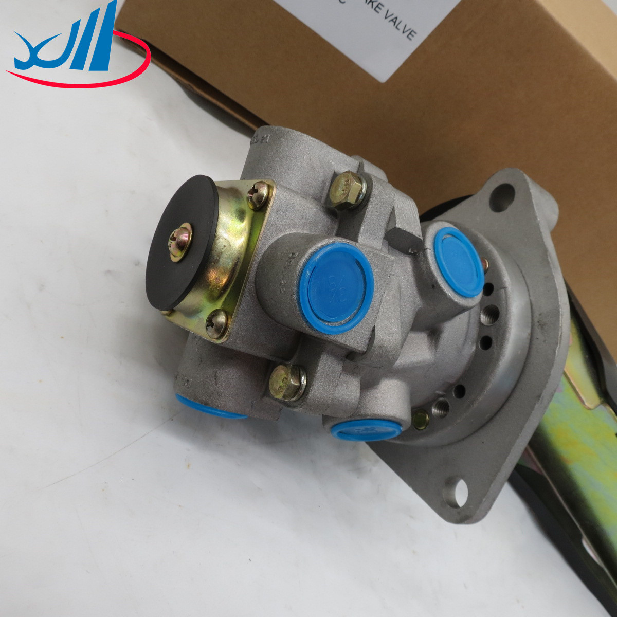 truck parts E-6 Foot brake Valve 241-02903 MC838211 for Japanese truck