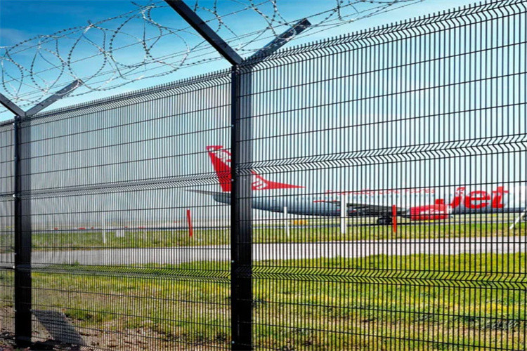 BTO-22 Razor Wire High Security Curved Welded Wire Mesh Fencing Square Fence Post