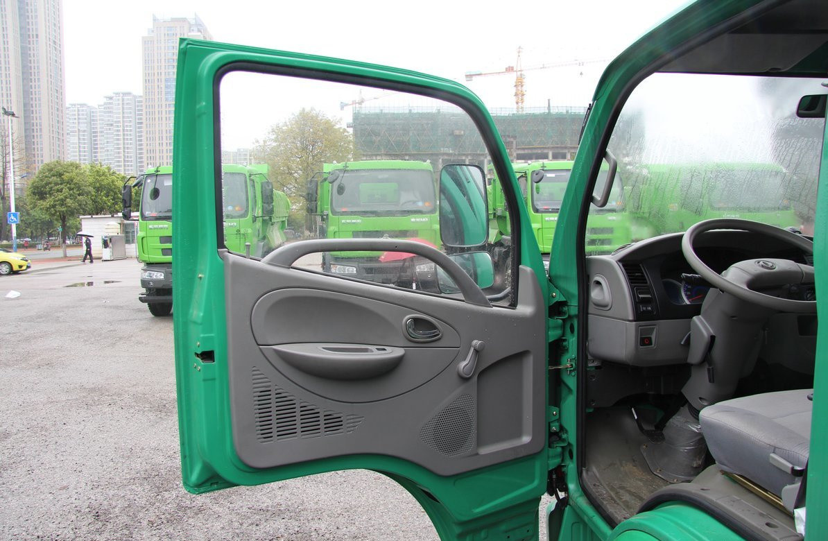 Tipper Used Truck 4*2 Dongfeng Small Dump Truck Green Color Single Row Cabin Manual
