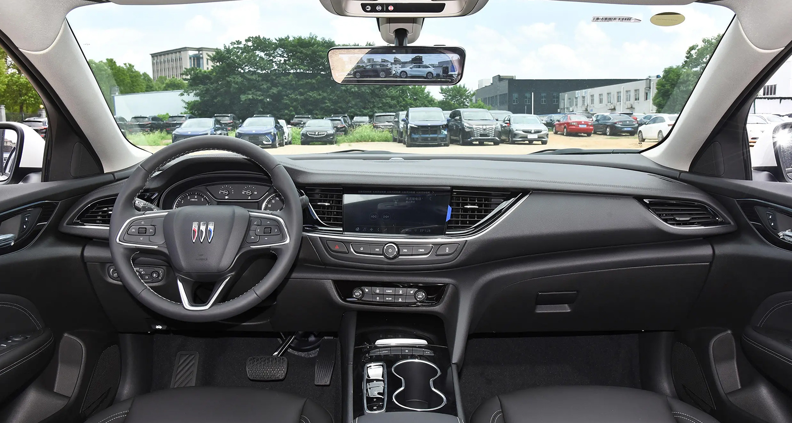 2024 Hot Bui-ck Regal 25T Super Enjoy Version Speed 4-Door 5-Seat Sedan Energy Vehicle Made in Maximum torque Nm 250