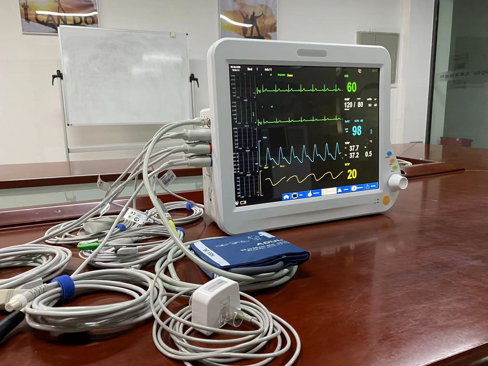 ICU Cardiac Multi Parameter Patient Monitor Portable With 15 Inch TFT LCD Screen
