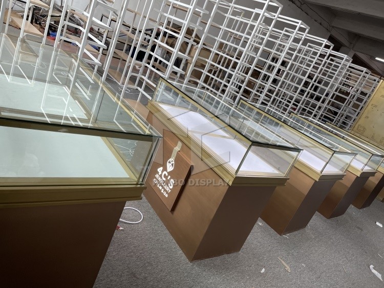 Tempered Glass 10mm Thick Jewelry Shop Furniture Glass Jewelry Display Case With Lock ODM