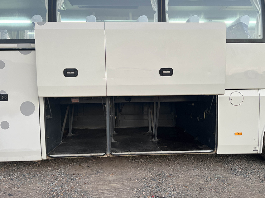White Large Used Passenger Bus 47 Seats Pre Owned Bus with Manual Transmission Type