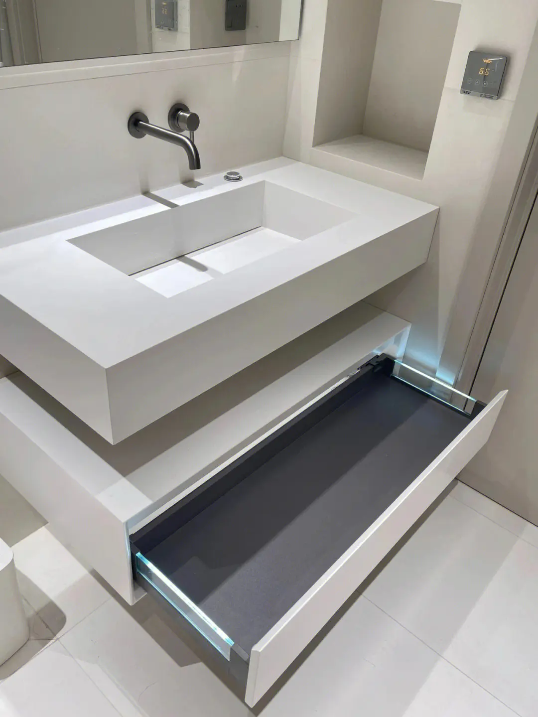 Solid Wood Bathroom Vanity With Sink in Modern Design Style and Luxury White Lacquer