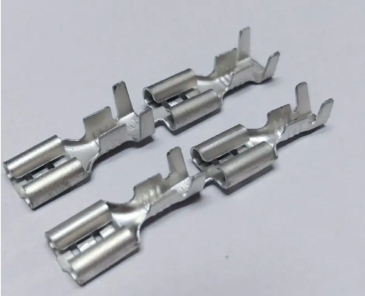 rear side feed crimp applicator