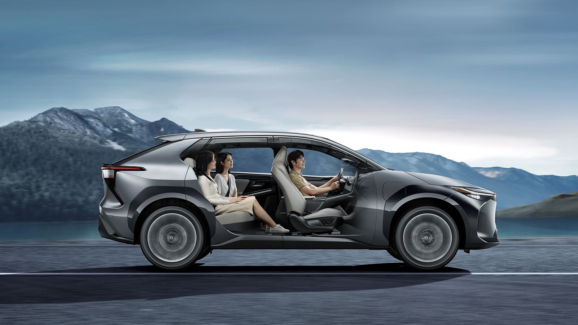 TOYOTA BZ4X SUV Electric Cars Medium High Speed 160km/H FWD Vehicle 18 Inches