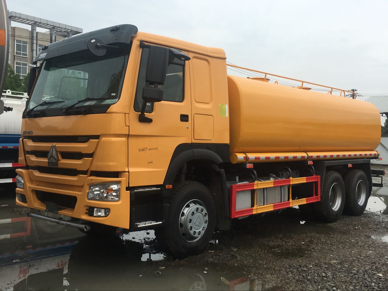 SINOTRUK 20cbm 6x4 water tanker truck