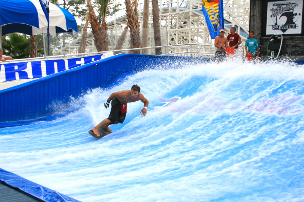 Surfing Flowrider Water Ride Extreme Sport Fun 21.7m * 13.4m For Aqua Park