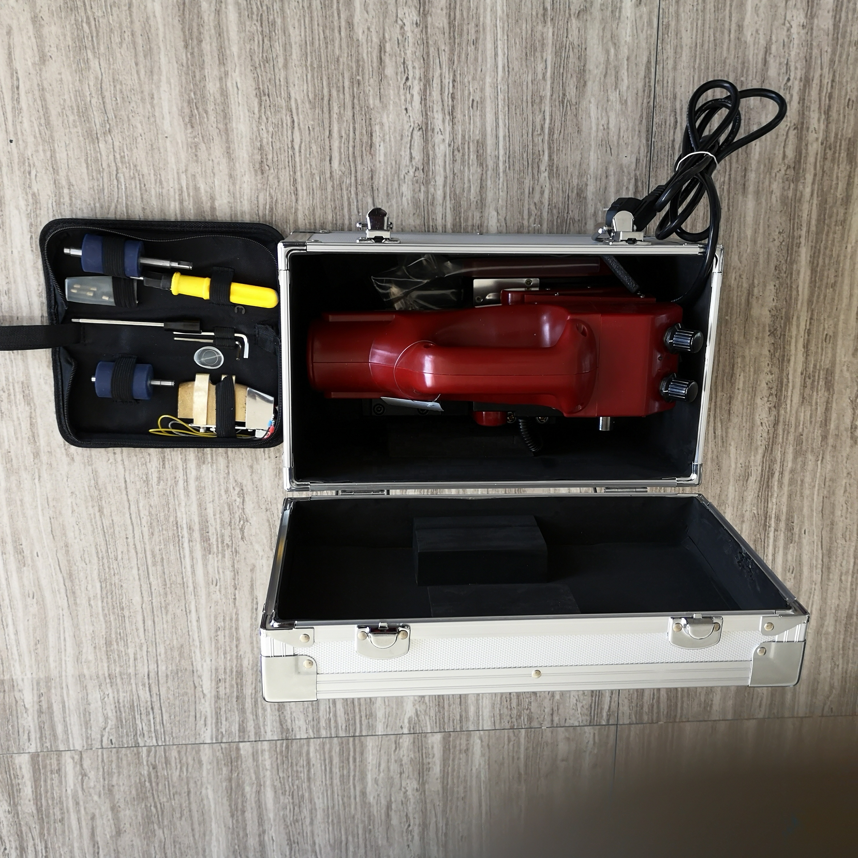 1.5mm Membrane Thickness Class II Insulation Grade 1800W Plastic Extruder Welding Machine