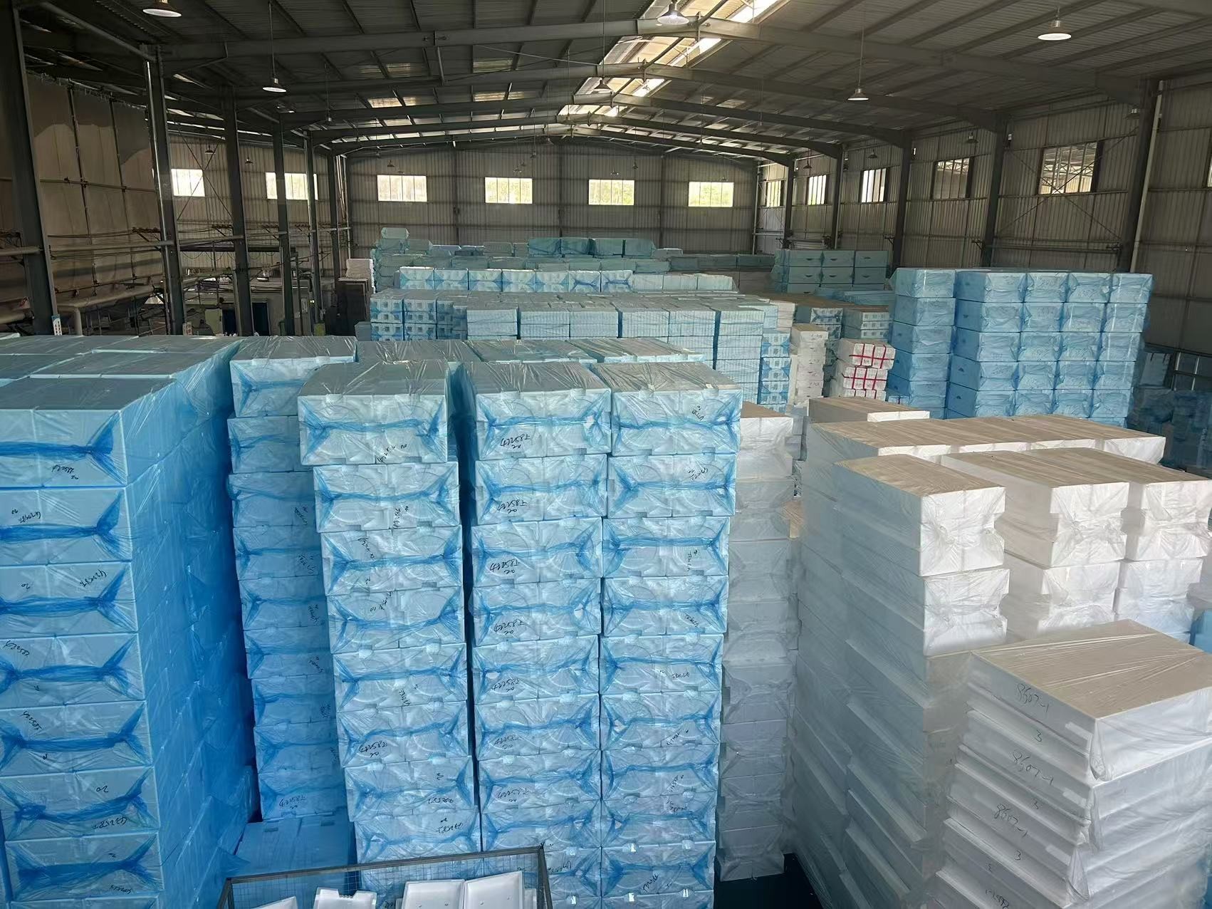 High Density Liquor Express Packaging Foam Box Shockproof Bottle Foam Box EPS Shaped Red Wine Foam Products