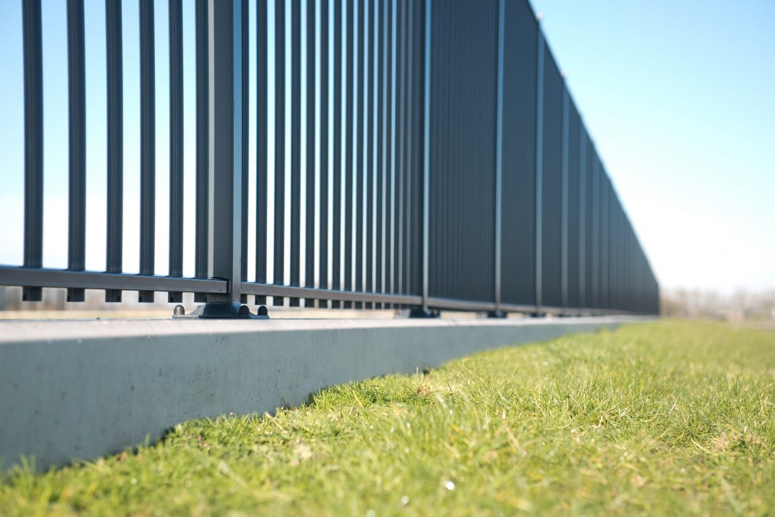 Powder Coated RAL 9001/Black Vertical Bar Fence
