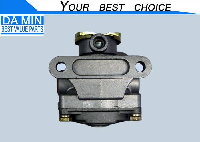 1482102780 ISUZU FVR Parts Brake Relay Valve Put In Cross Frame Member Link Four Connector