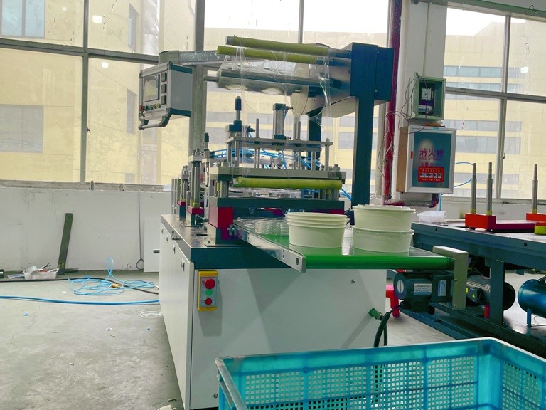 PF-420 Disposable Plastic Cup Lid Forming Machine High Speed