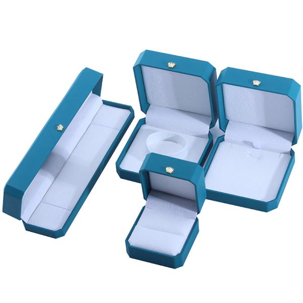 Custom Crown Shape Jewelry Storage Box in Green PU Leather for Bracelets and