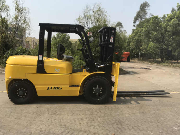 5000kg rated capacity diesel forklift truck with dual front tires