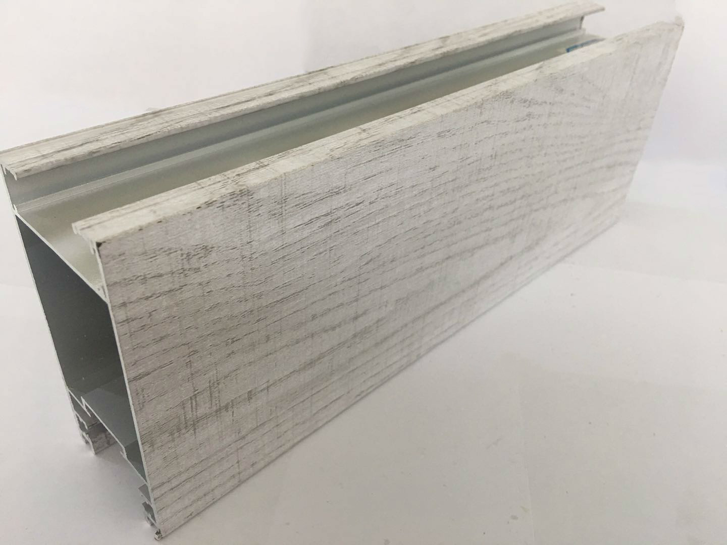 High Sharpness Wood Finish Aluminium Profiles Low Carbon Environmental Protection