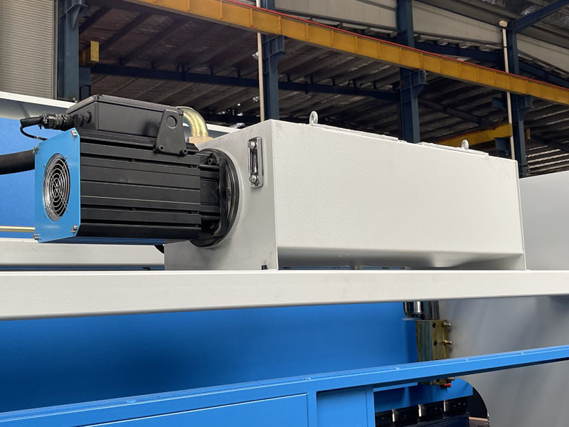 Hydraulic CNC 8 +1 Axis Press Brakes Electrohydraulic Press Bending Brake For Special-Shaped Workpieces