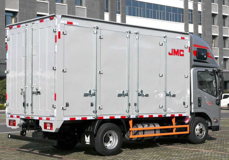 Low Price Good Quality Single Row Cabin 2.5Tons JMC Van Body Truck For Sales