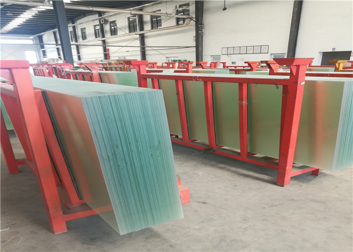 Patterned Solar PV Glass , Ultra White Low Iron Toughened Glass 91.7% Transmittance