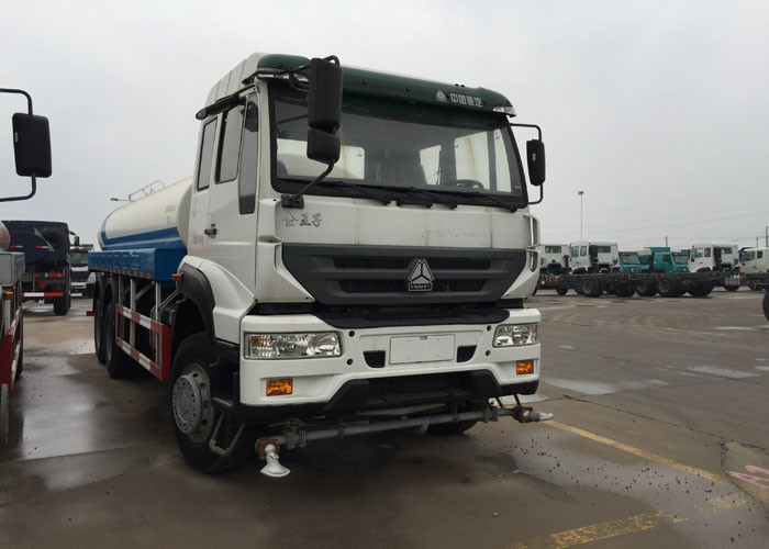 20CBM Sprinkling Water Tank Truck / Construction Water Truck SINOTRUK Euro 2
