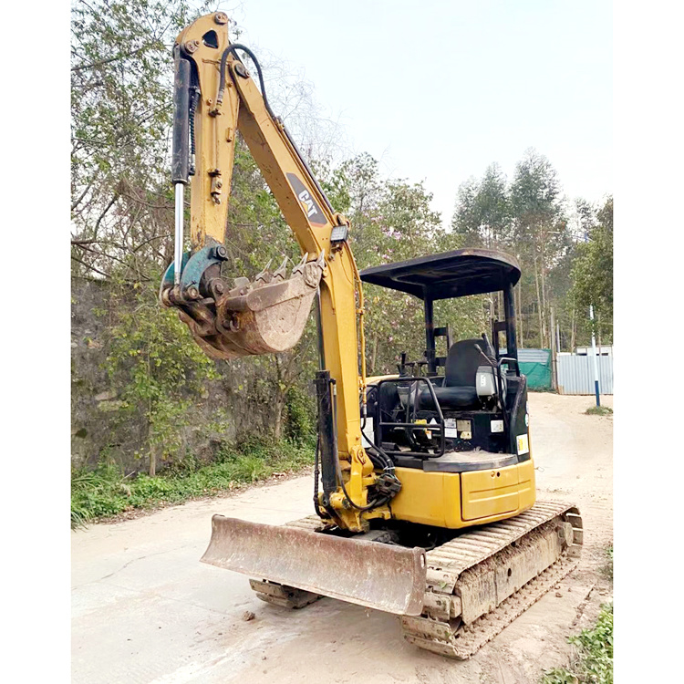 3 Ton Mini Excavator with Blade Made in Japan Rubber Track Earth-Moving Machinery