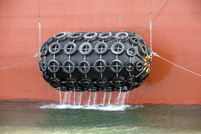 Superior Design 80kPa Floating Pneumatic Rubber Fenders Unprecedented Protection
