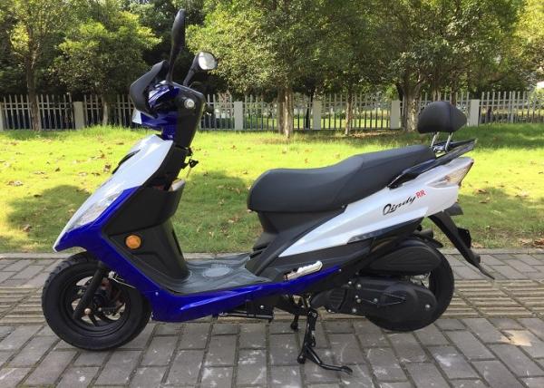 Professional Street Legal Gas Scooters Low Emission Convenient Plastic Body