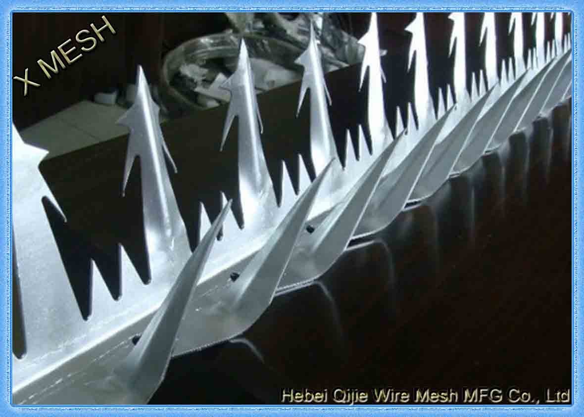 Durable Chain Link Fence Fabric Galvanized Installing Accessories Anti Corrasion