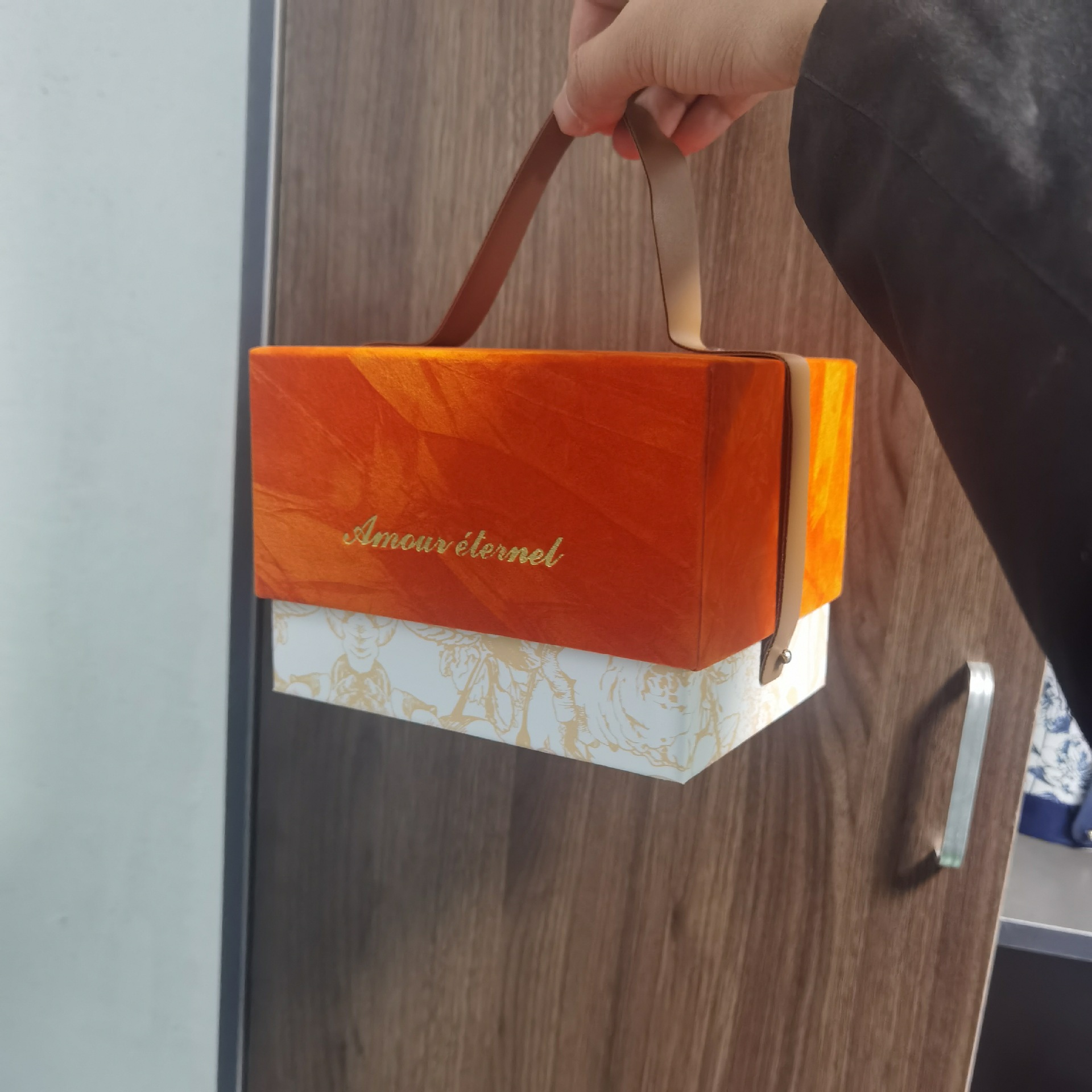 Customer's Specific Requirement Rigid Boxes Large Dress Packaging Box with Handles