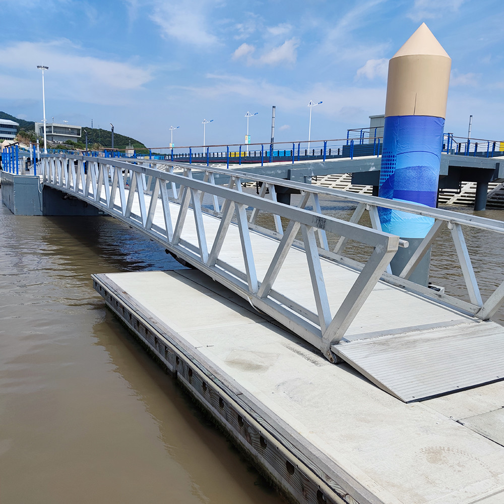 350kgs/Sqm Loading Capacity Silver Aluminum gangway ramps floating pontoon For Marina Yacht Dock