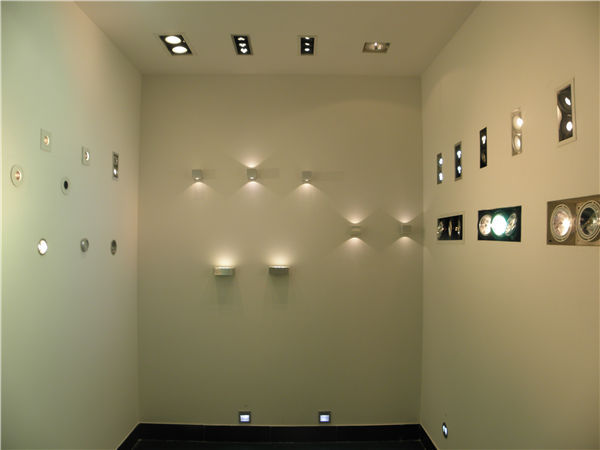 High - End LED Outside Wall Lights Energy Saving Outdoor Wall Mounted Led Lighting