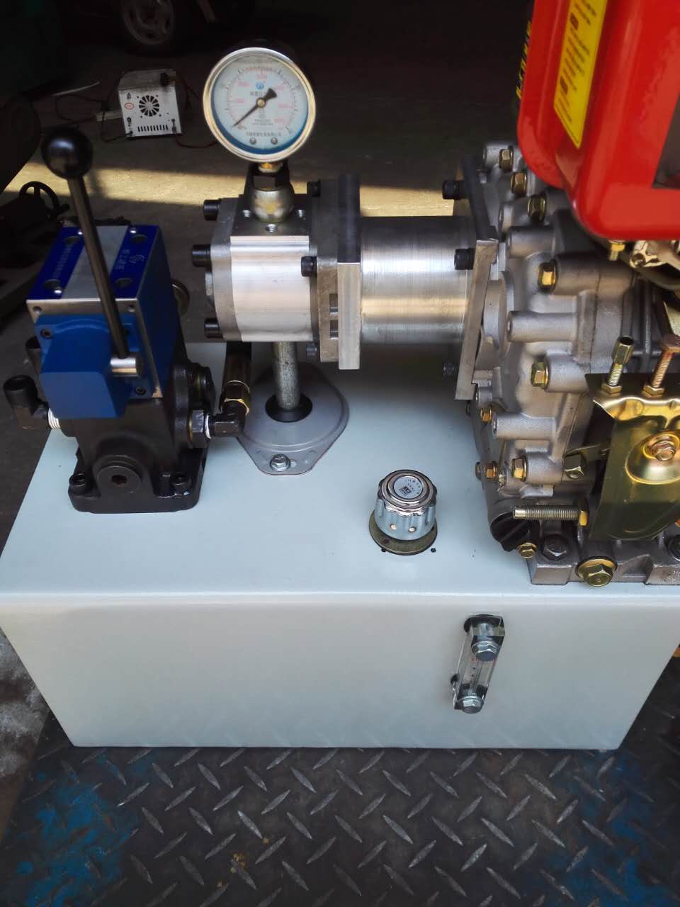 Mobile Solid Tire Press Machine TP160 Placed On Van With Diesel Engine