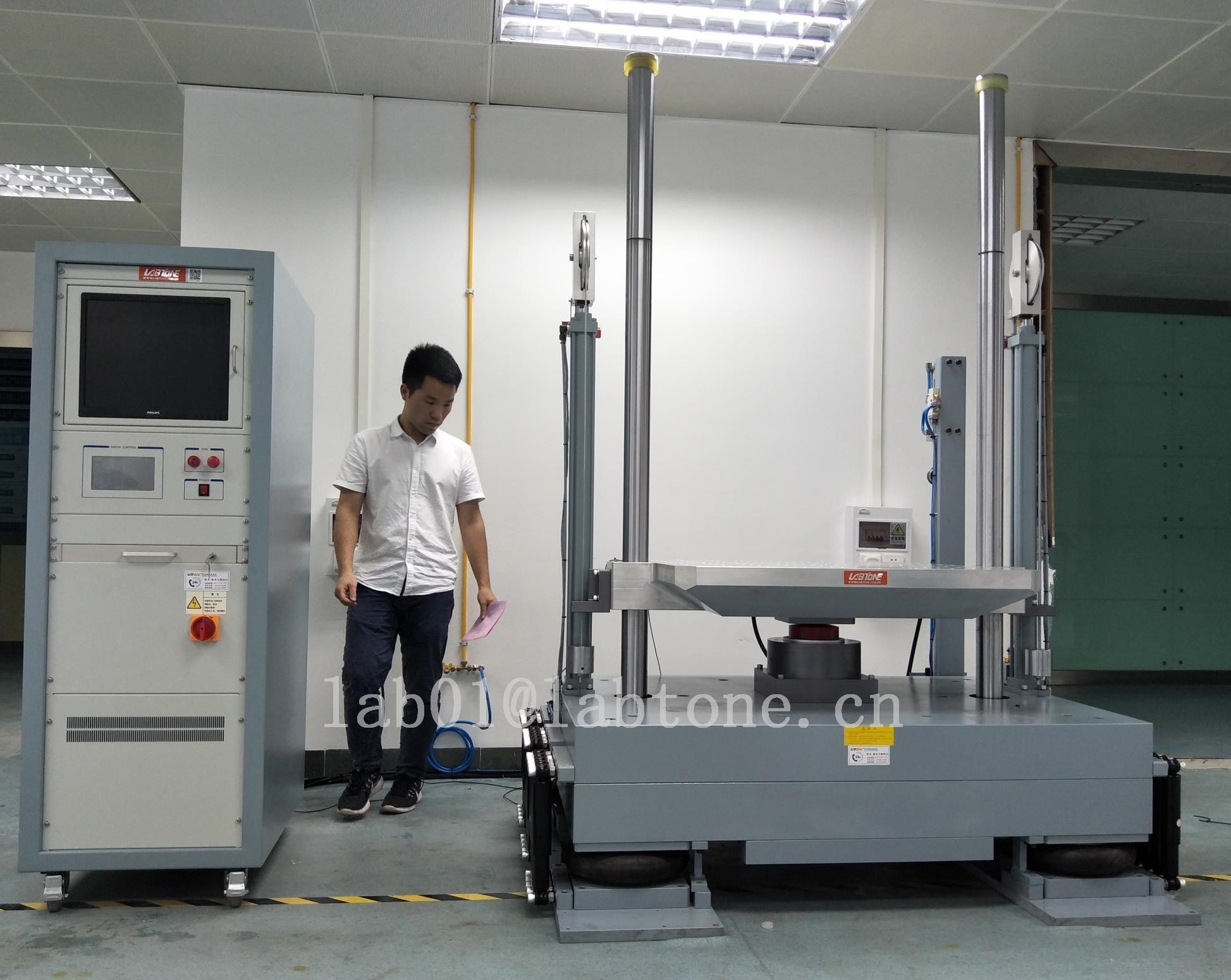 AC 380V 50Hz Mechanical Shock Test Equipment Comply With MIL-STD-810 For Laptop Ipad